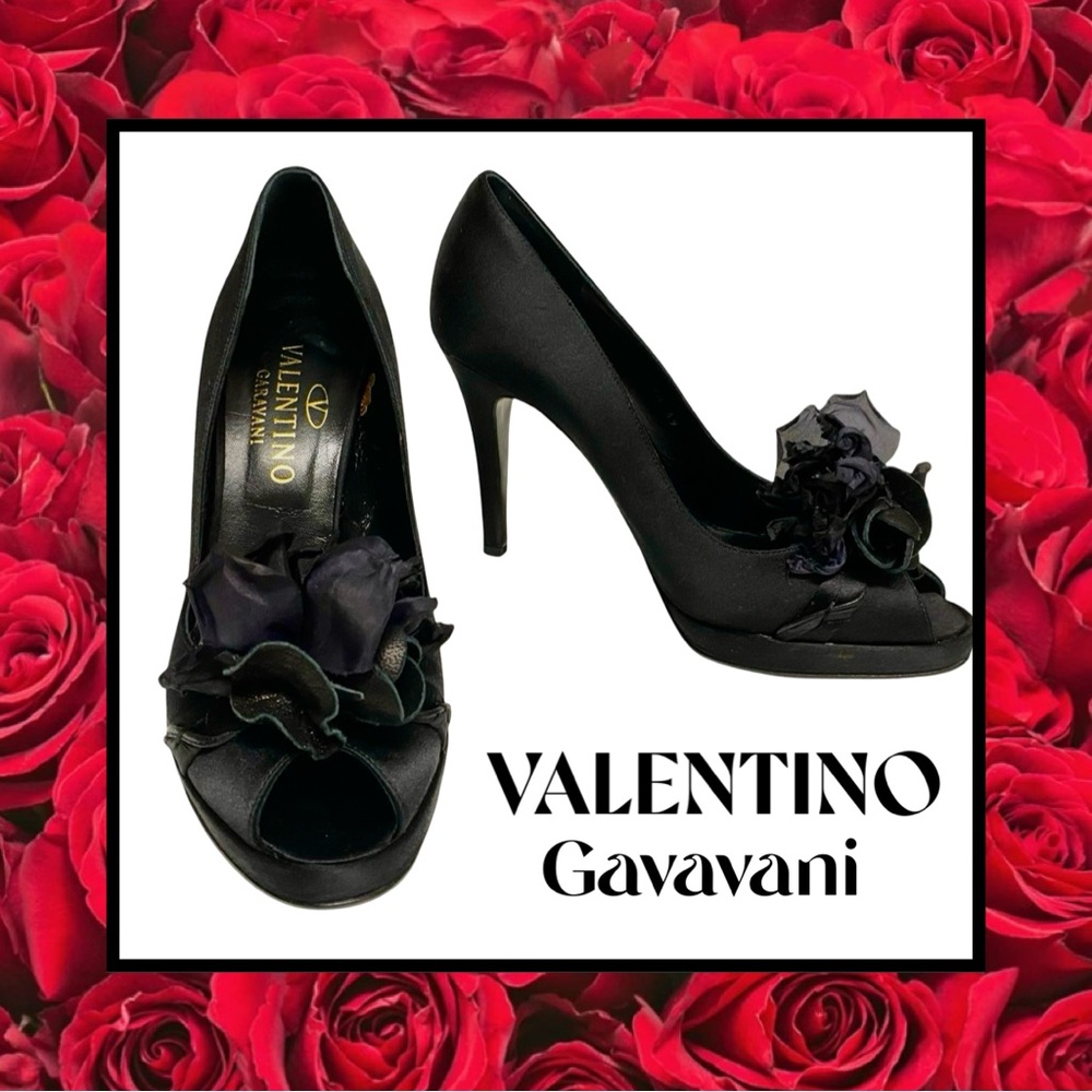VALENTINO Garavani Italy Black Silk Peeptoe Pump Shoe Floral Embellishment 9B